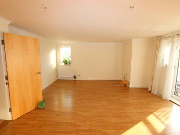 2 Bedroom Flat Let in West Purley
