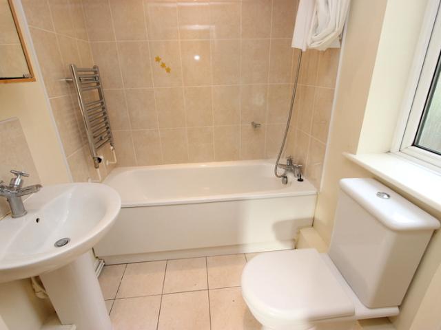 2 Bedroom Flat Let in West Purley