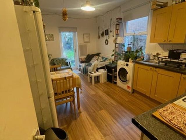 2 bedroom flat Manor house