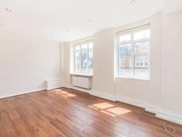 2 Bedroom Flat Next to Warren Street Station
