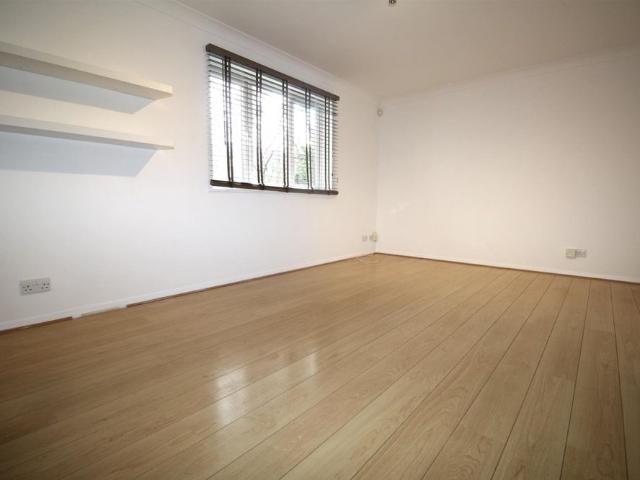 2 Bedroom Flat Purpose Built To Let