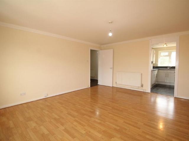 2 Bedroom Flat Purpose Built To Let