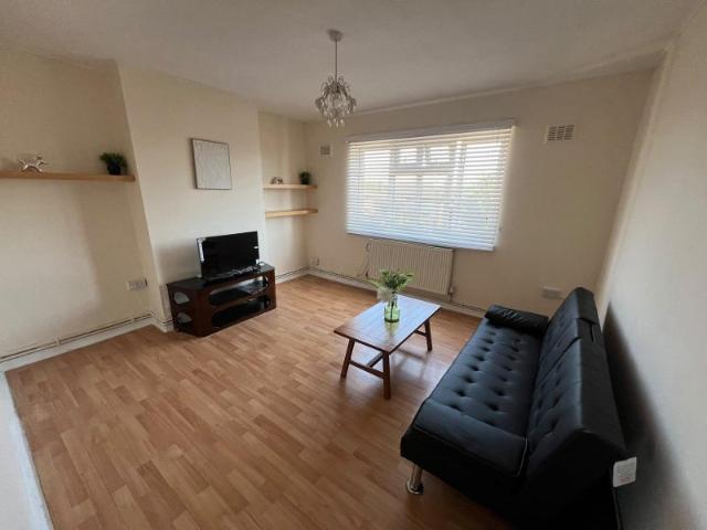 2 Bedroom Flat Seven Kings