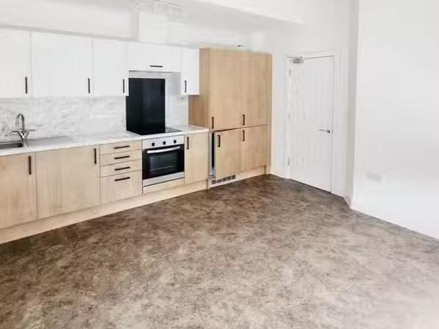 2 bedroom flat share for rent in Bath Road, Bristol, BS4