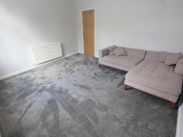 2 Bedroom Flat/Apartment To Let