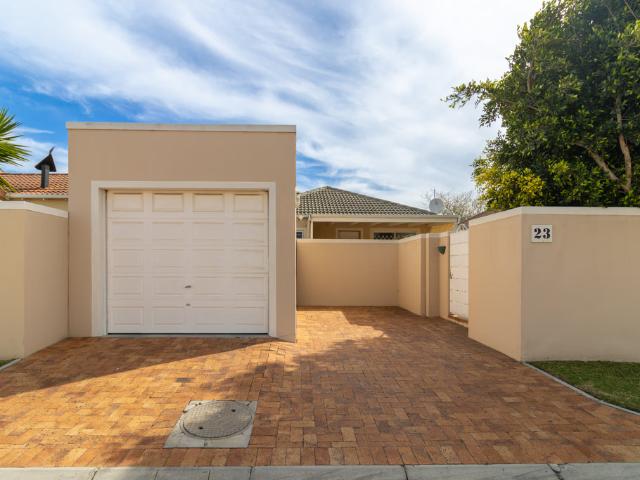 2 Bedroom Freestanding Rented in Sunningdale