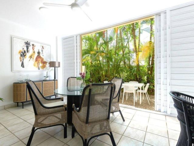 2 Bedroom Furnished Close to Beach and Town Centre
