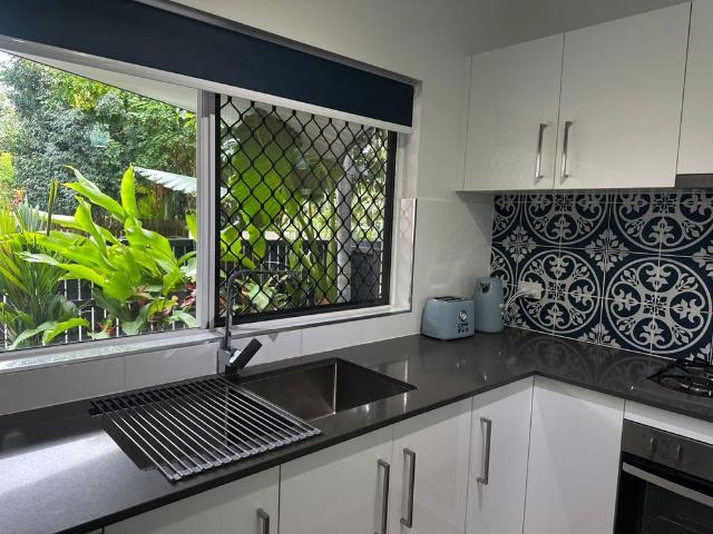 2 BEDROOM: FURNISHED: COMMUNAL POOL