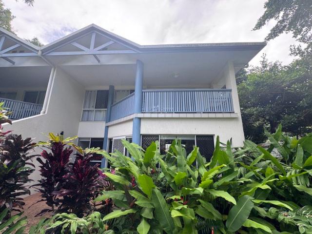 2 BEDROOM: FURNISHED: COMMUNAL POOL