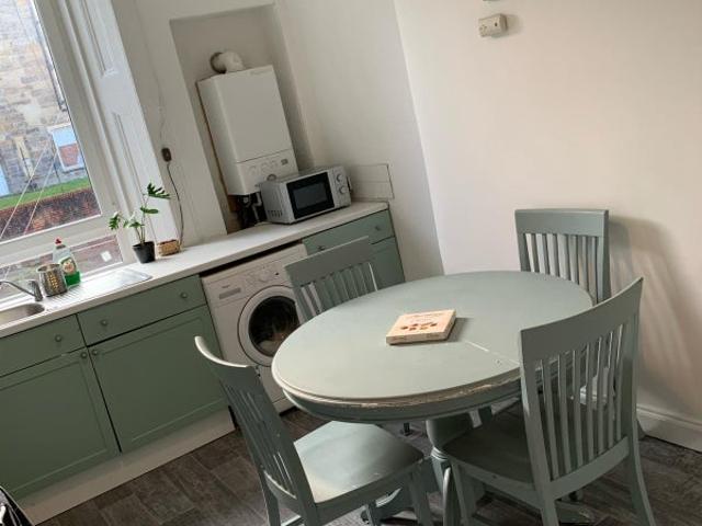 2 bedroom furnished flat available