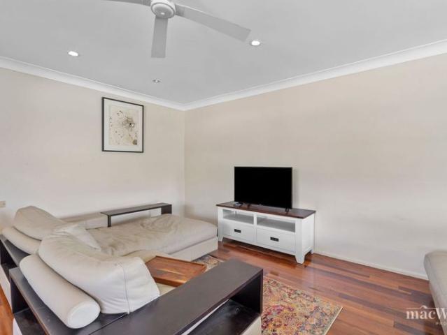 2 Bedroom, Furnished Unit in Greenslopes
