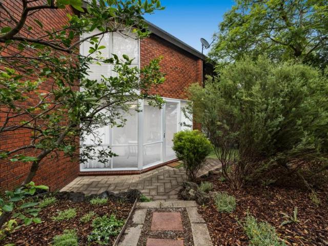 2 Bedroom House Kew VIC 102759123