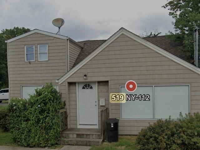 2 bedroom, kitchen.living upstairs