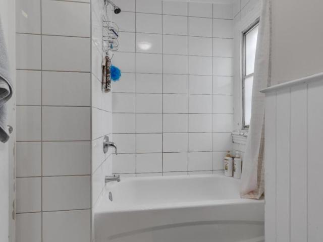 2 bedroom, Kingston ON K7K 2Z8 100753355