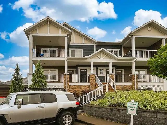 2 Bedroom Kings Heights Townhome with Oversized Heated Tandem Garage