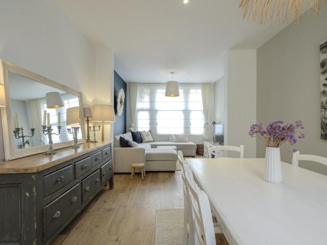 2 bedroom house 2 steps from Place Saint Job