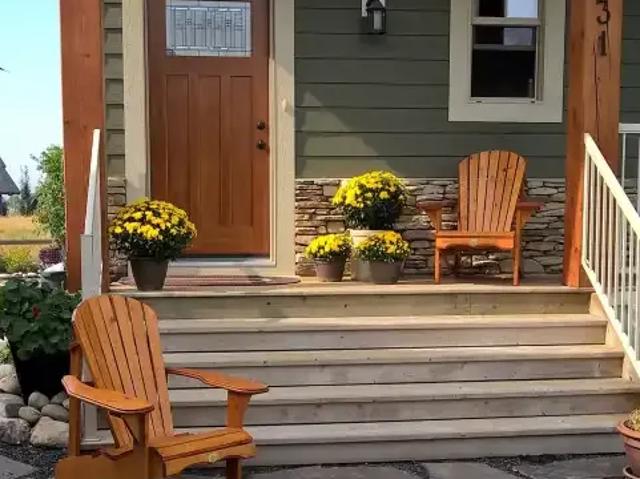 2 Bedroom House Cochrane AB 105234976