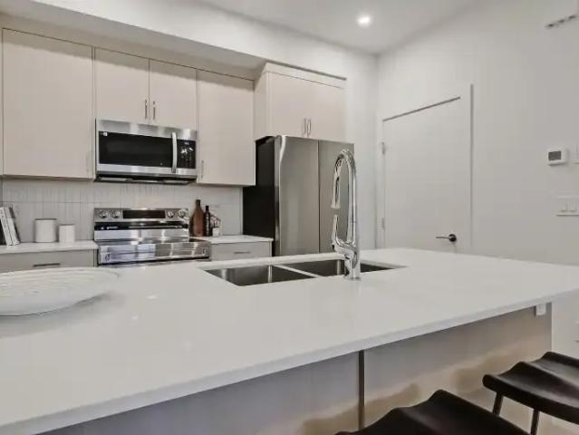2 Bedroom House Calgary AB 102551626