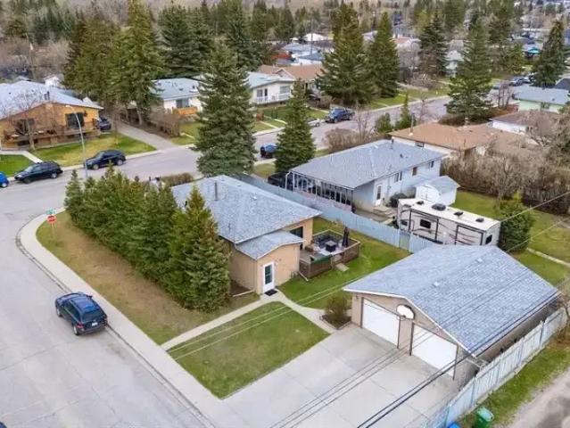 2 Bedroom House Calgary AB 104434238