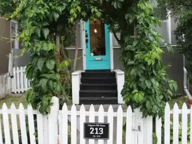 2 Bedroom House Calgary AB 104985941