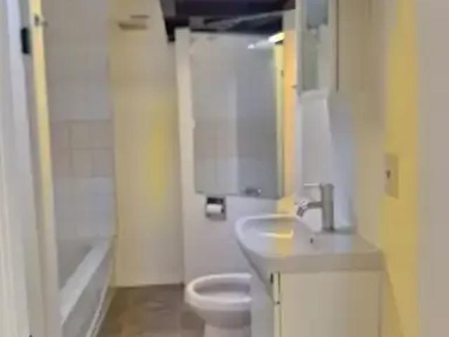 2 Bedroom House Calgary AB 104986027