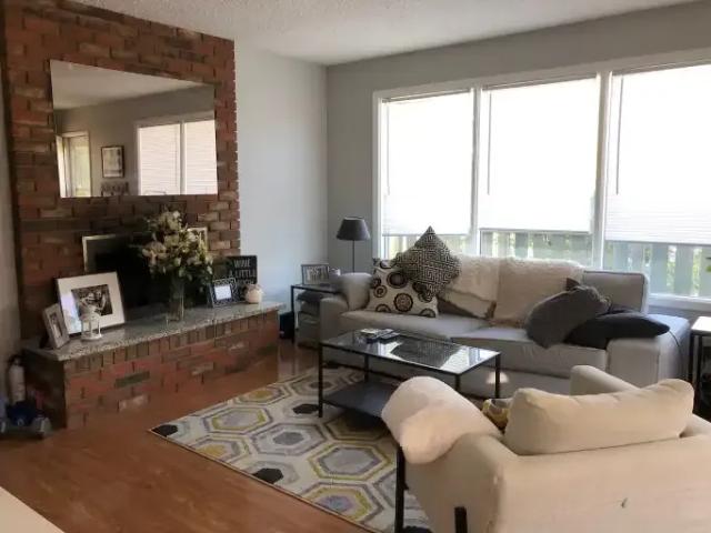 2 Bedroom House Calgary AB 104180081