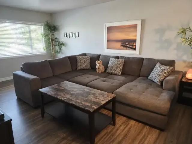 2 Bedroom House Calgary AB 105435125