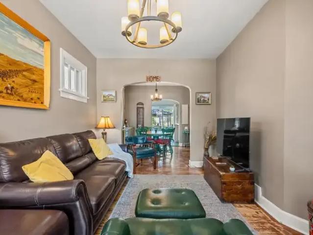 2 Bedroom House Calgary AB 105135519