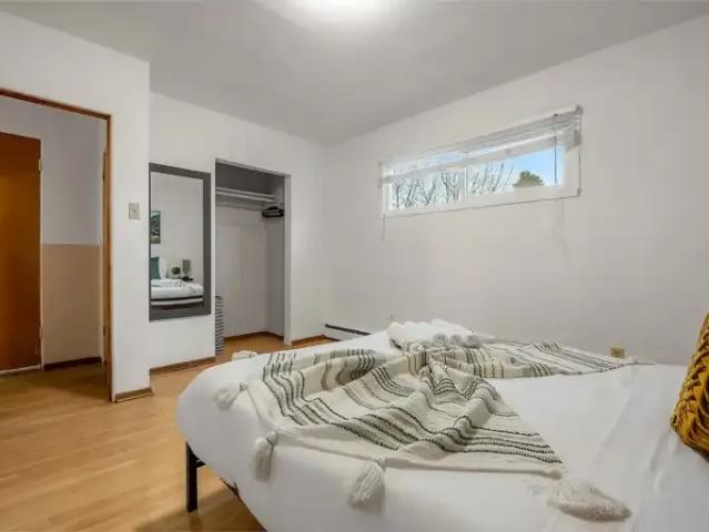 2 Bedroom House Calgary AB 105167361