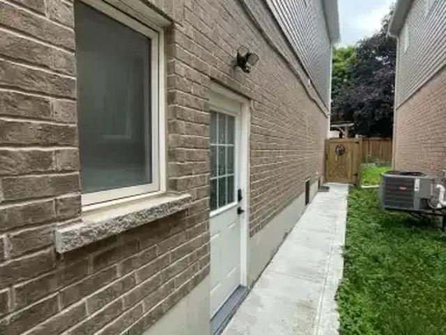 2 Bedroom House Cambridge ON 104638458