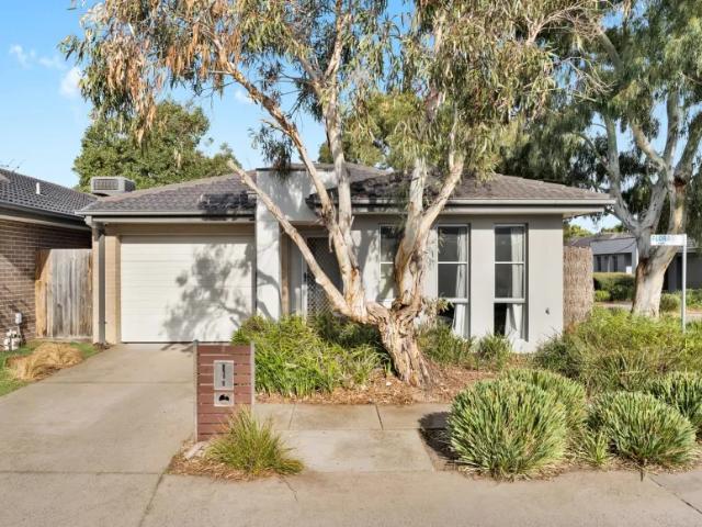 2 Bedroom House Carrum Downs VIC 104893756