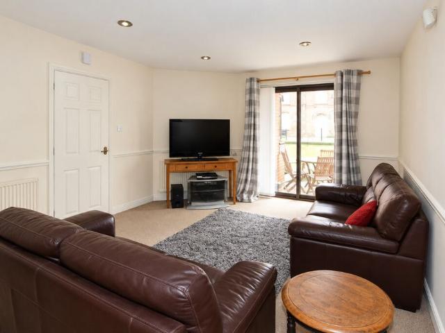 2 Bedroom HOUSE, Chester
