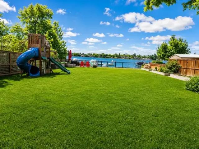 2 Bedroom House Chestermere AB 104841666