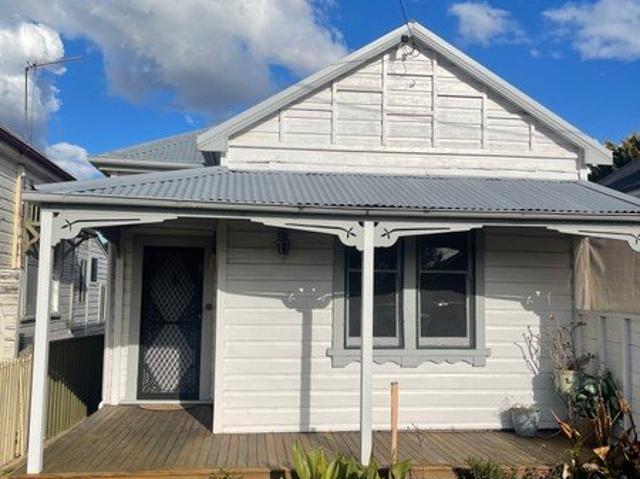 2 Bedroom House Close to CBD