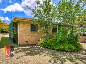 2 BEDROOM HOUSE CLOSE TO BROOKSIDE !