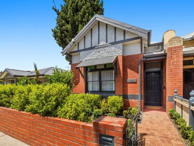 2 Bedroom House Ascot Vale VIC 102766493