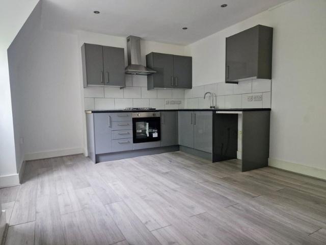 2 bedroom house available for rent in SE22