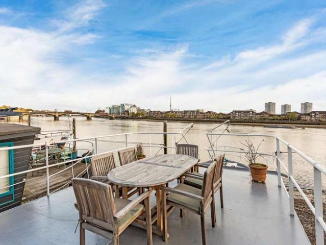 2 Bedroom House Boat Character Property
