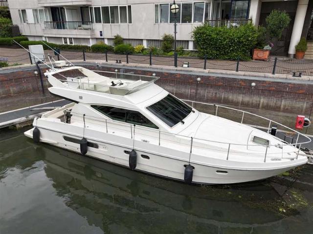 2 Bedroom House Boat Character Property