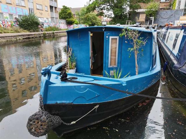 2 Bedroom House Boat Character Property