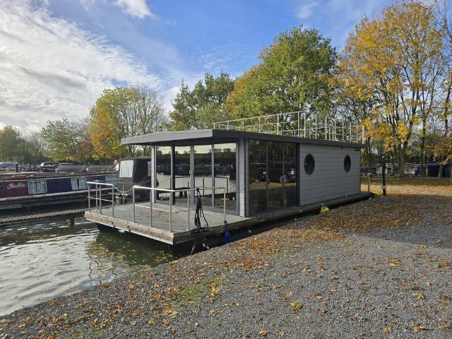 2 bedroom house boat for sale