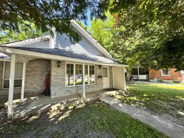 2 Bedroom House Barrie ON 104142576