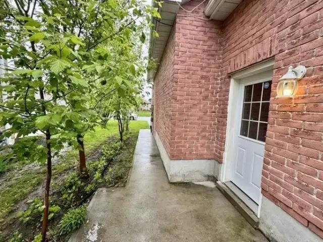 2 Bedroom House Barrie ON 104638287