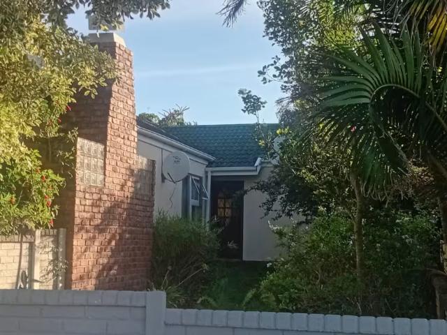 2 Bedroom House Beacon Bay North Beacon Bay North 105811306