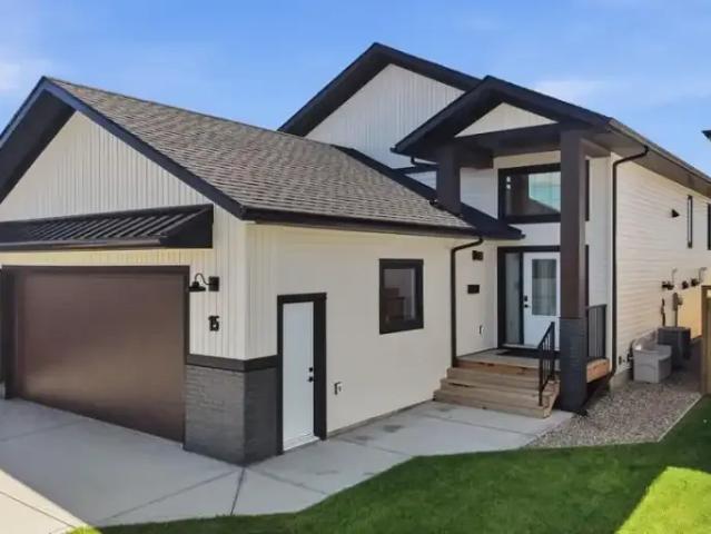 2 Bedroom House Blackfalds AB 105071854