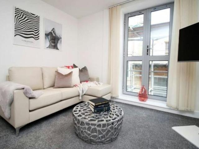 2 Bedroom House Bristol Bristol 75656695