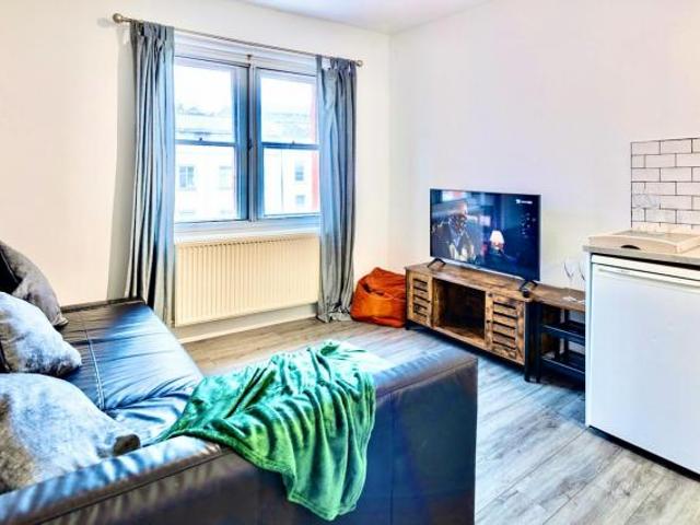 2 Bedroom House Bristol Bristol 84424090
