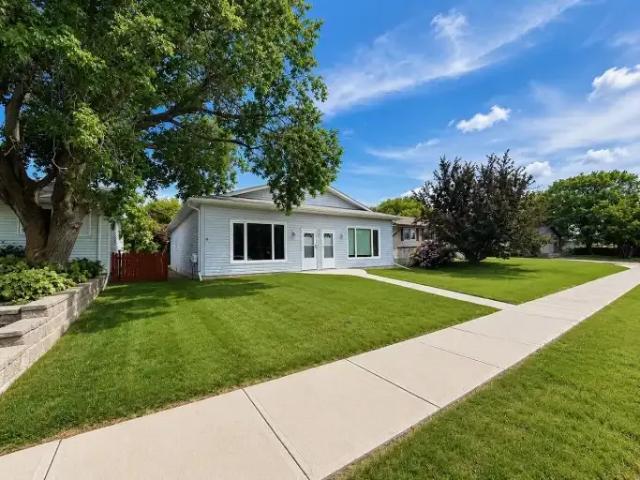 2 Bedroom House Gibbons AB 104182360