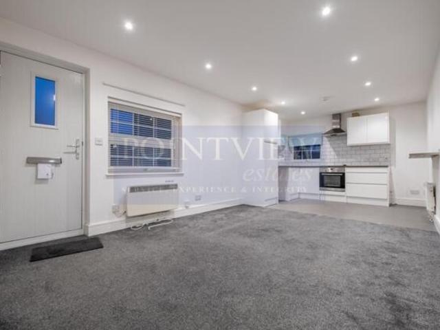 2 Bedroom House Great Dunmow Essex 103485681