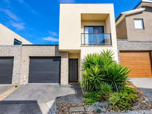 2 Bedroom House Greensborough VIC 105421650